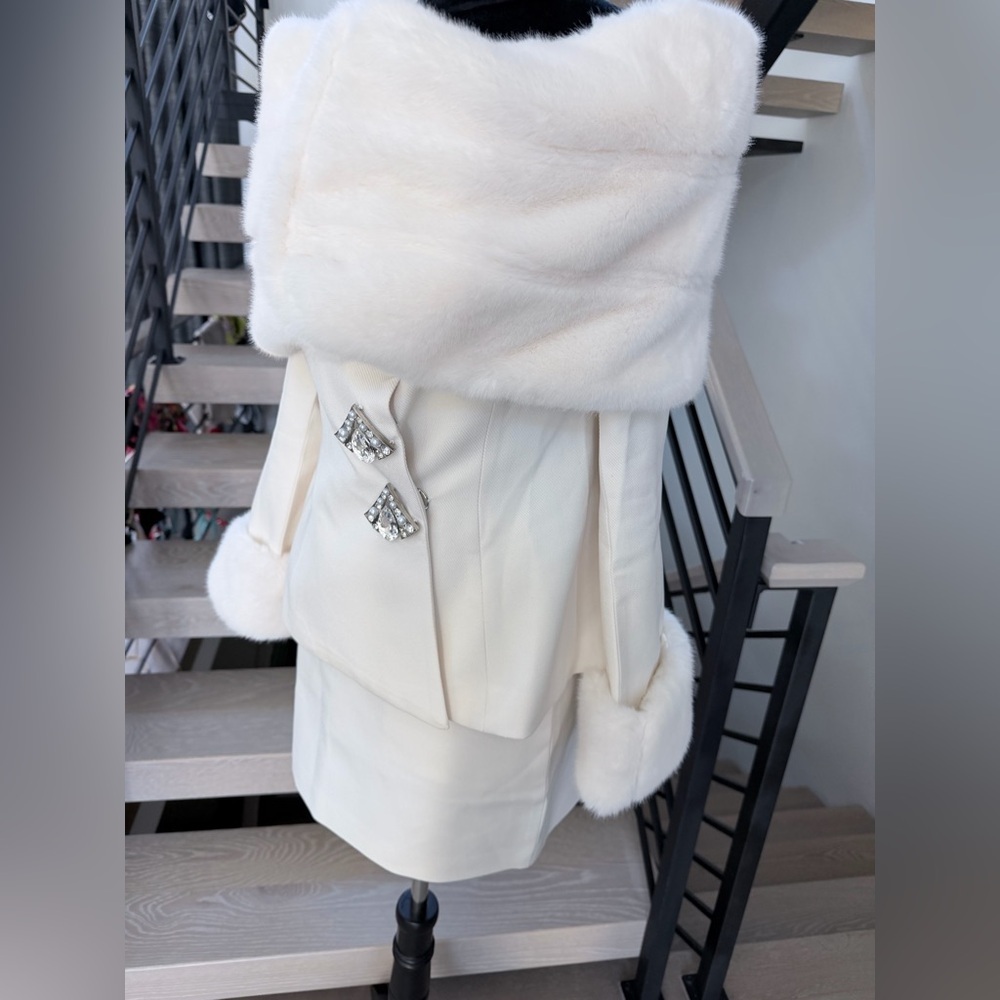 New Old Money Jessica Bara White Faux Fur Jacket and Matchinv Skirt size S - Picture 9 of 13